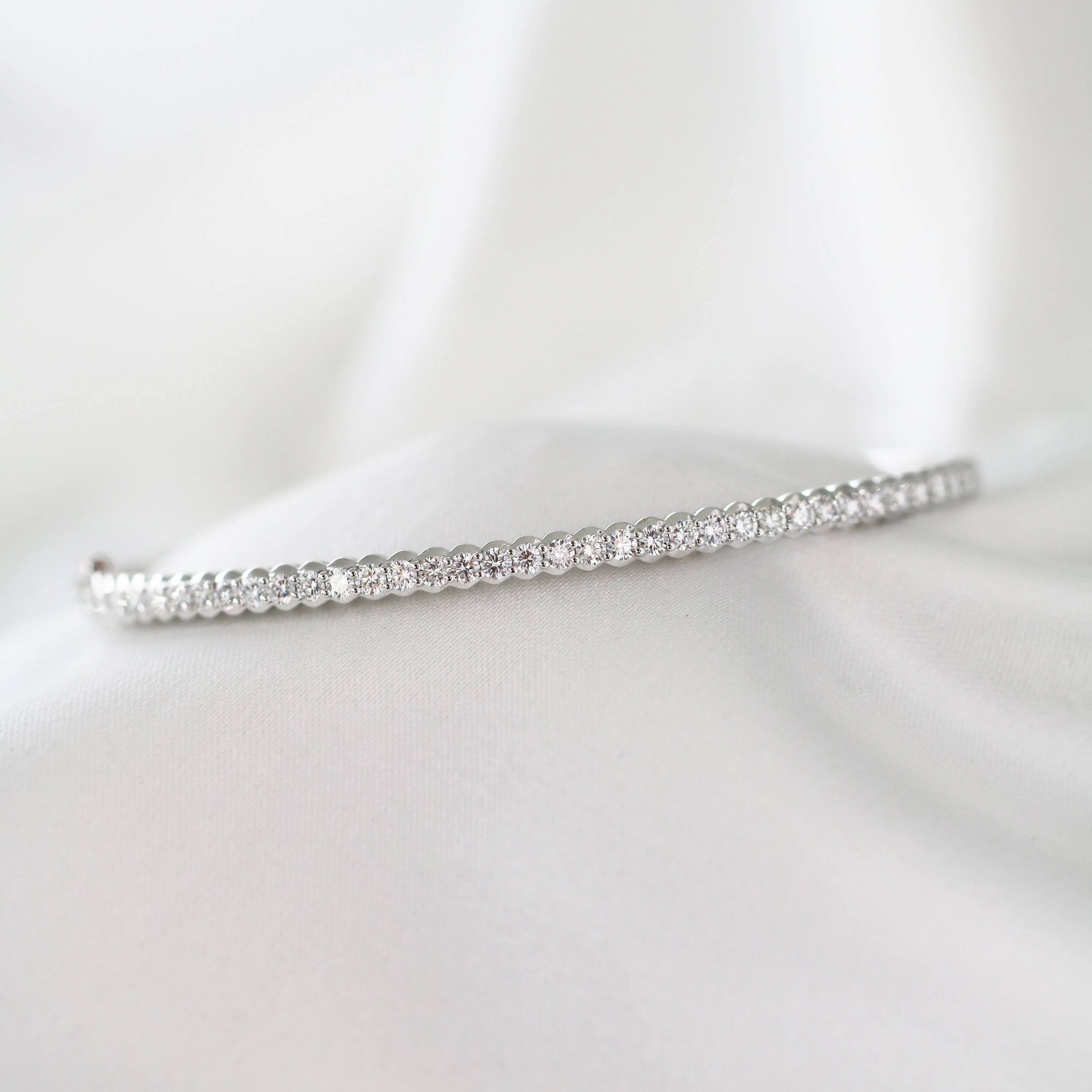 0.86ct Round Diamond Bangle (White/Rose/Yellow Gold)
