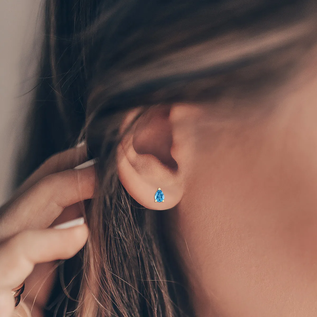 14K Yellow Gold 7X5Mm Pear Blue Topaz Earrings