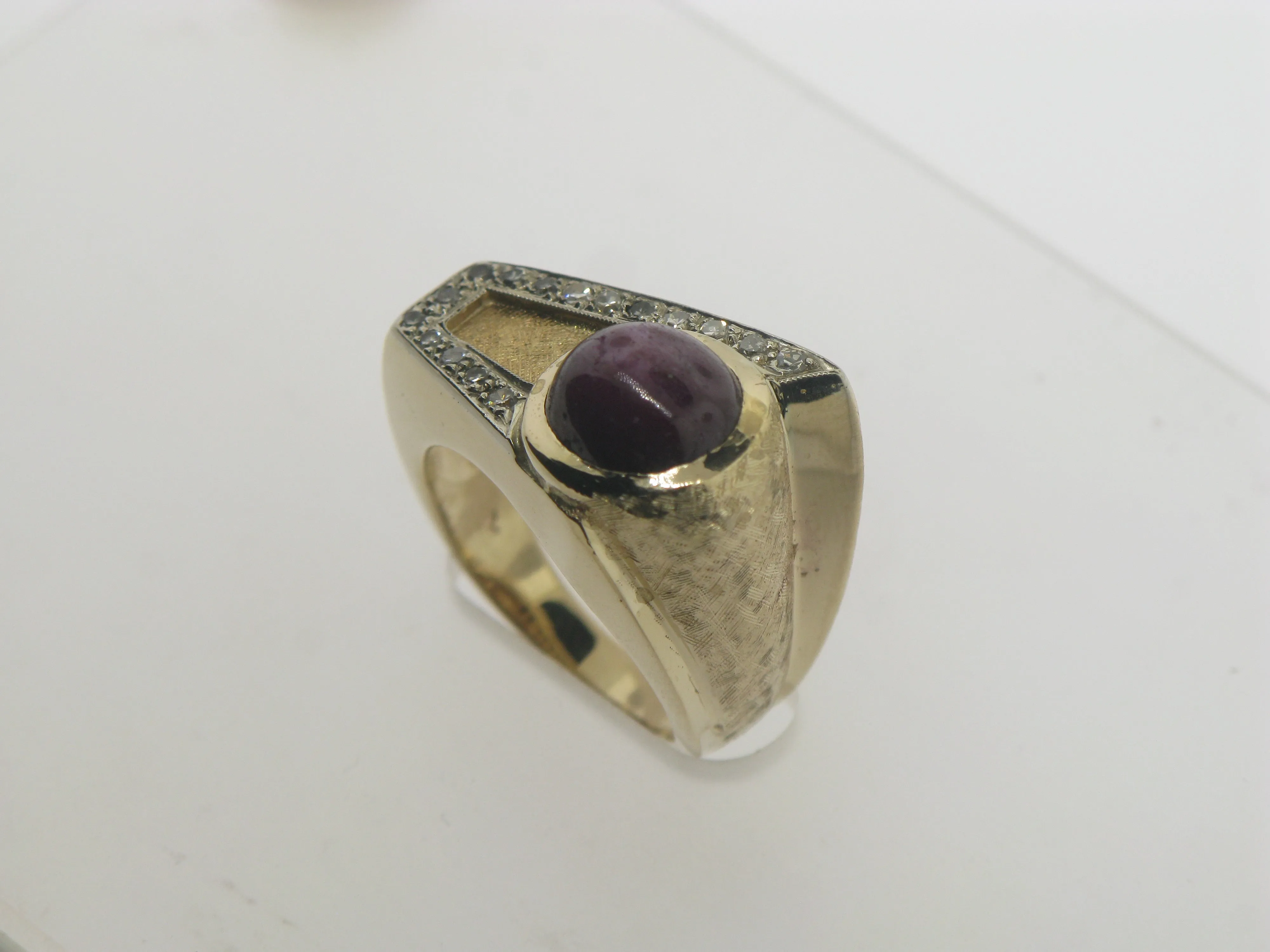 14K Yellow Gold Purple Star Sapphire (Genuine) and Diamonds Ring Size 6.5