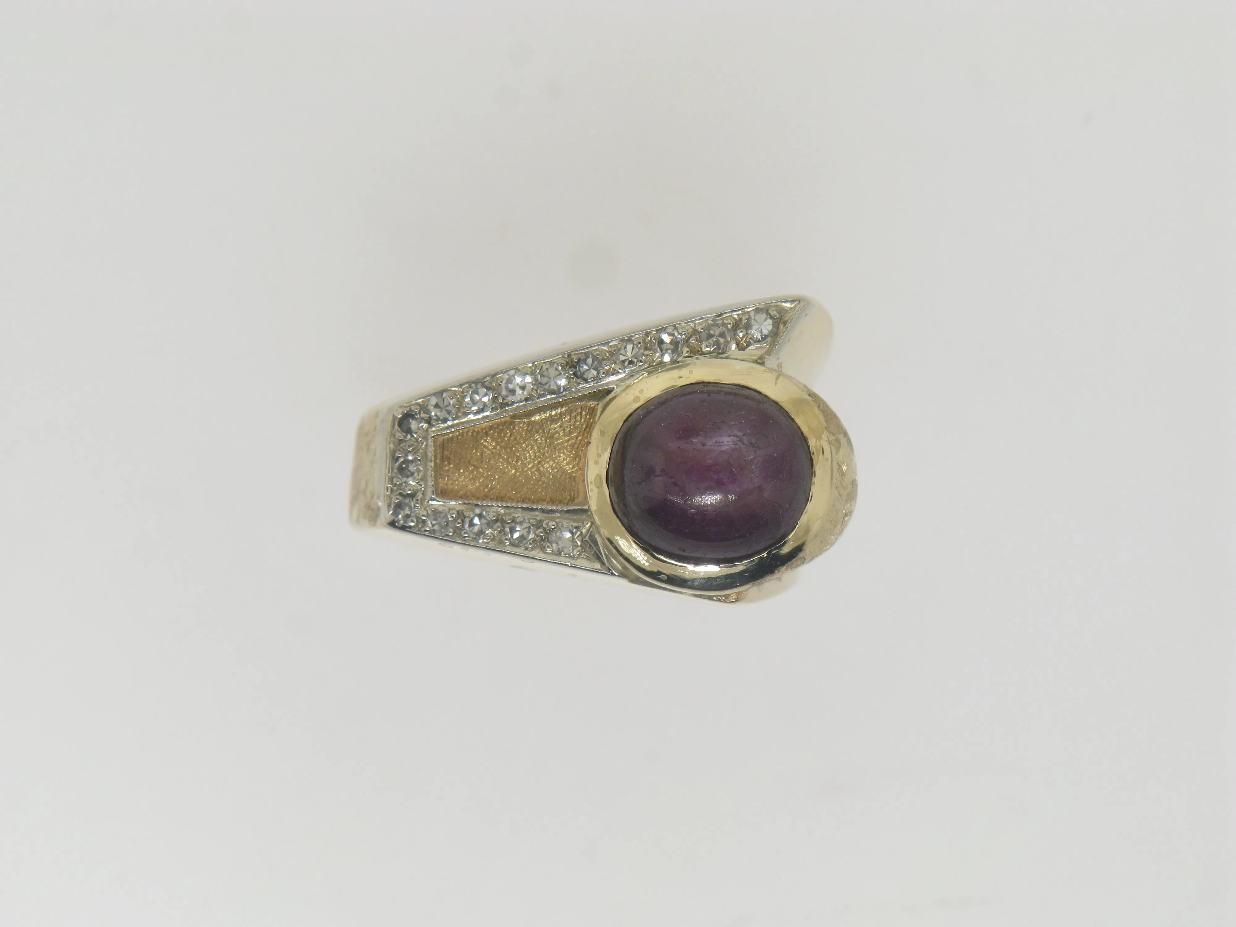 14K Yellow Gold Purple Star Sapphire (Genuine) and Diamonds Ring Size 6.5
