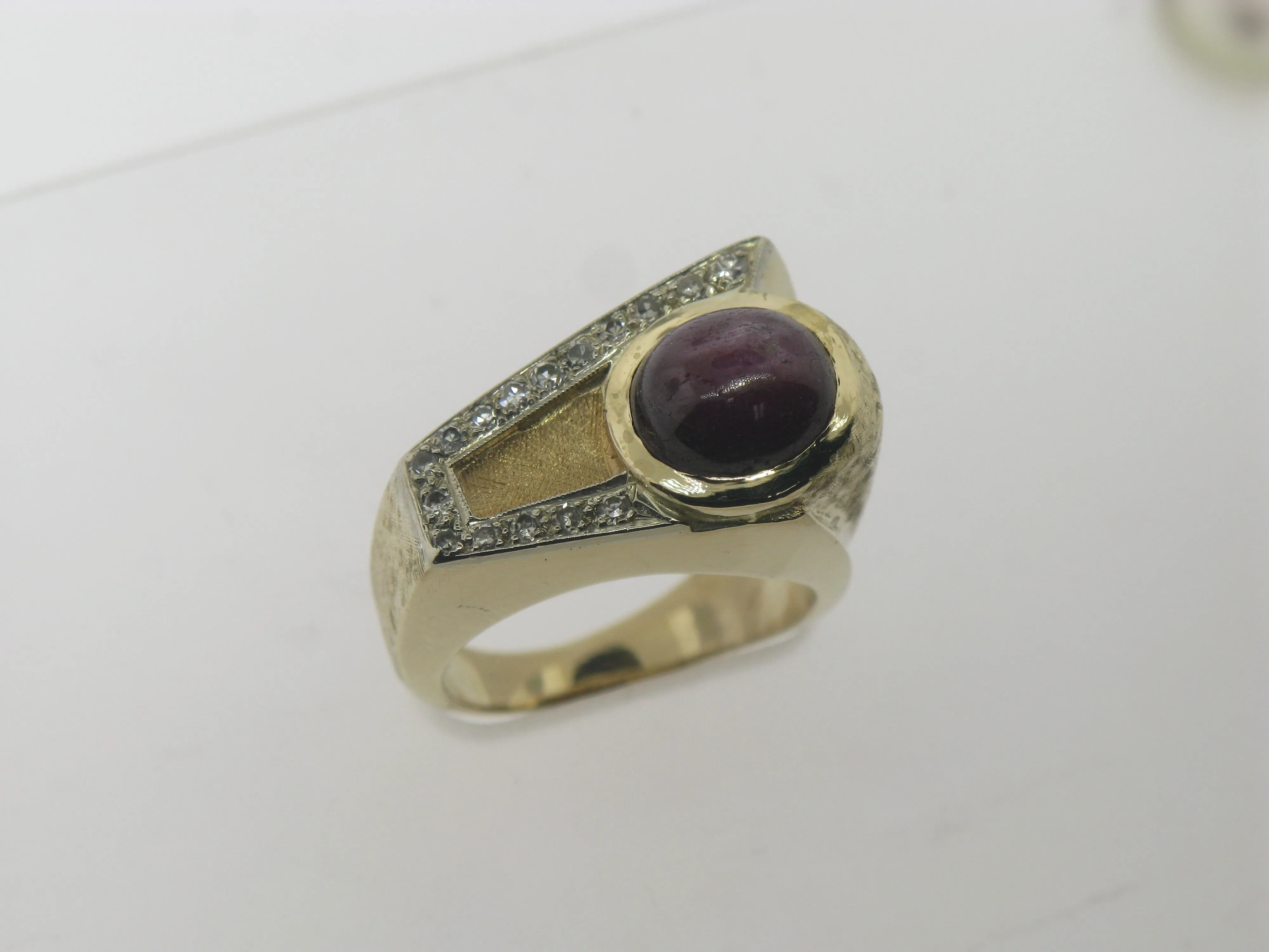 14K Yellow Gold Purple Star Sapphire (Genuine) and Diamonds Ring Size 6.5