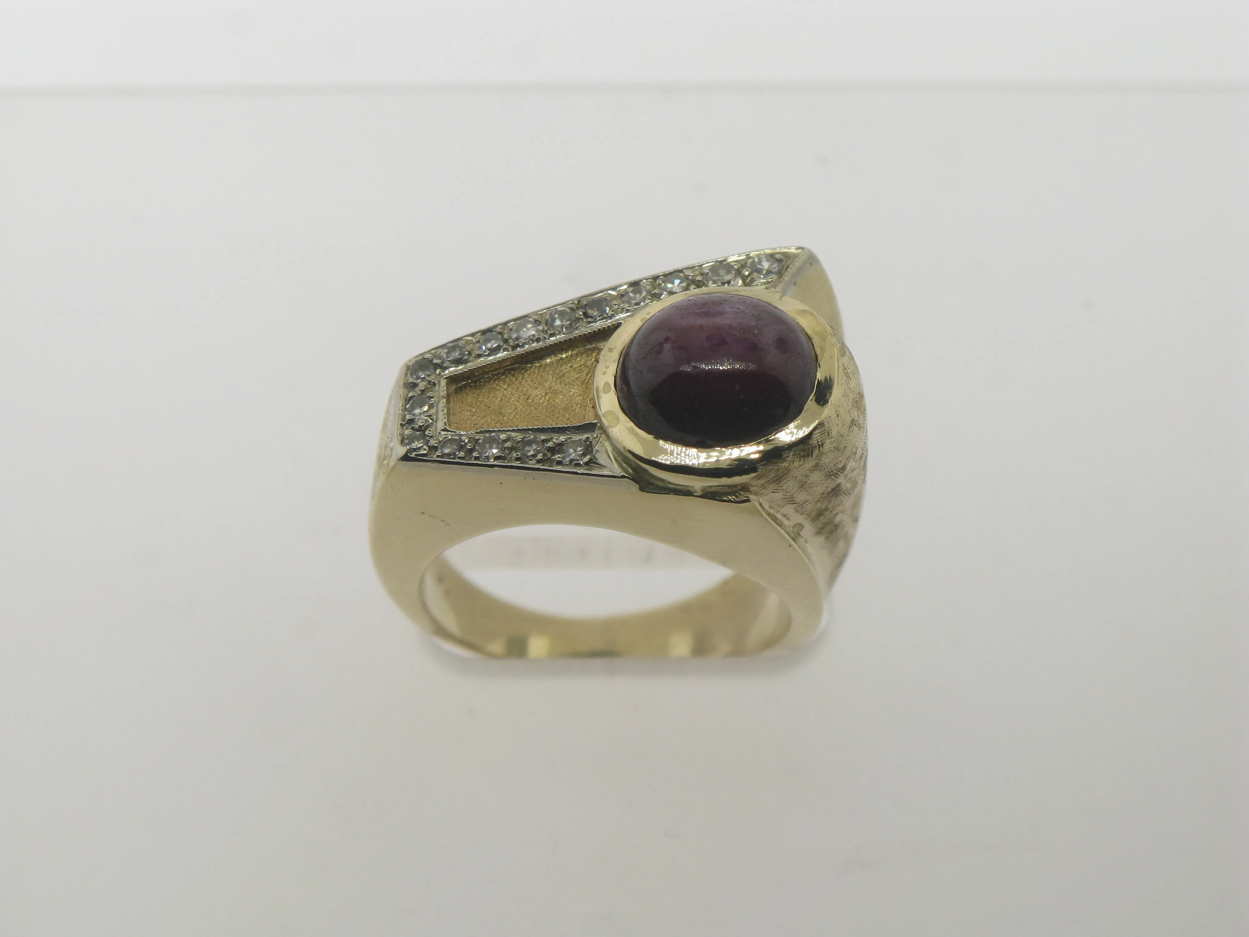 14K Yellow Gold Purple Star Sapphire (Genuine) and Diamonds Ring Size 6.5