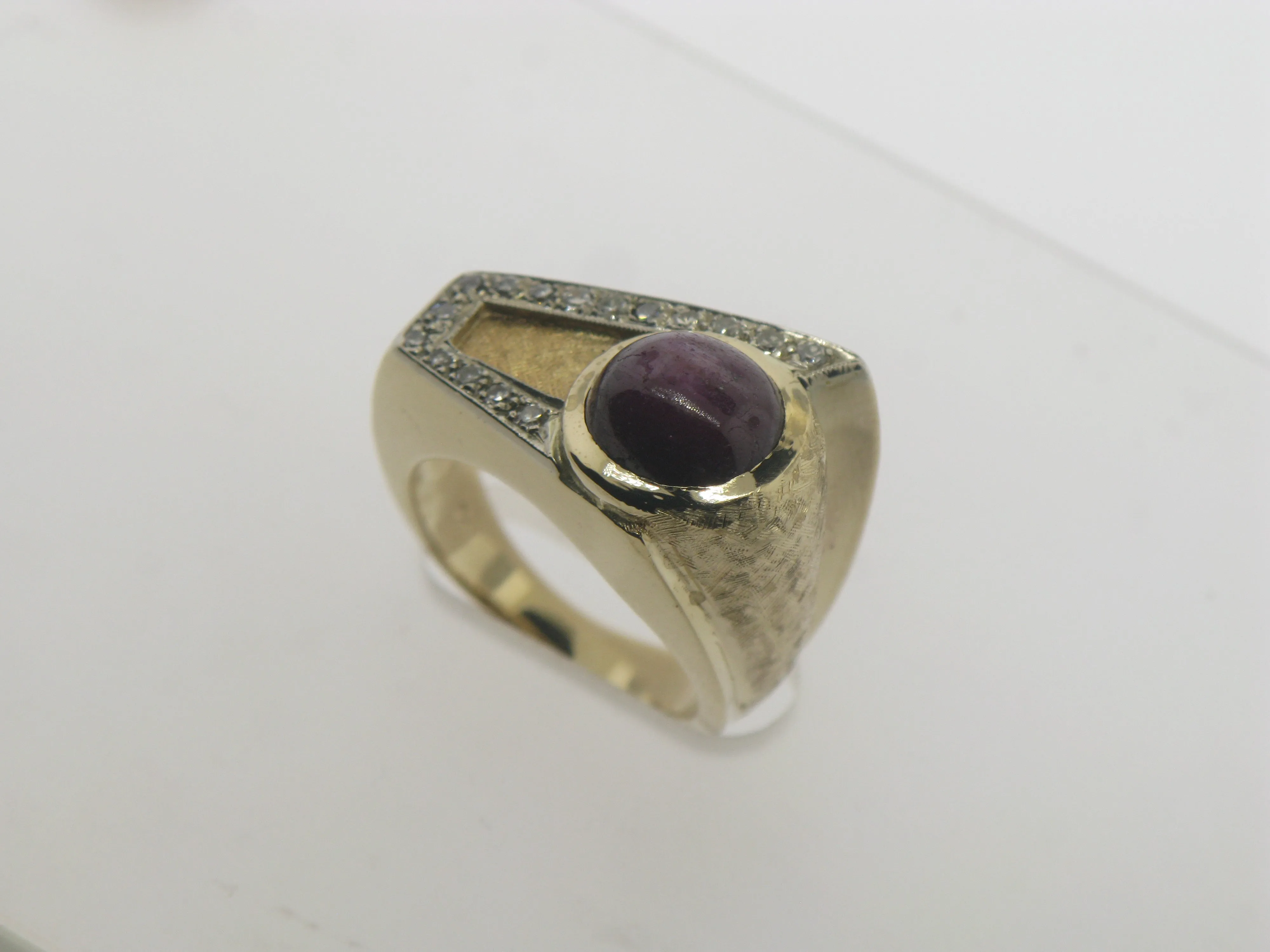 14K Yellow Gold Purple Star Sapphire (Genuine) and Diamonds Ring Size 6.5