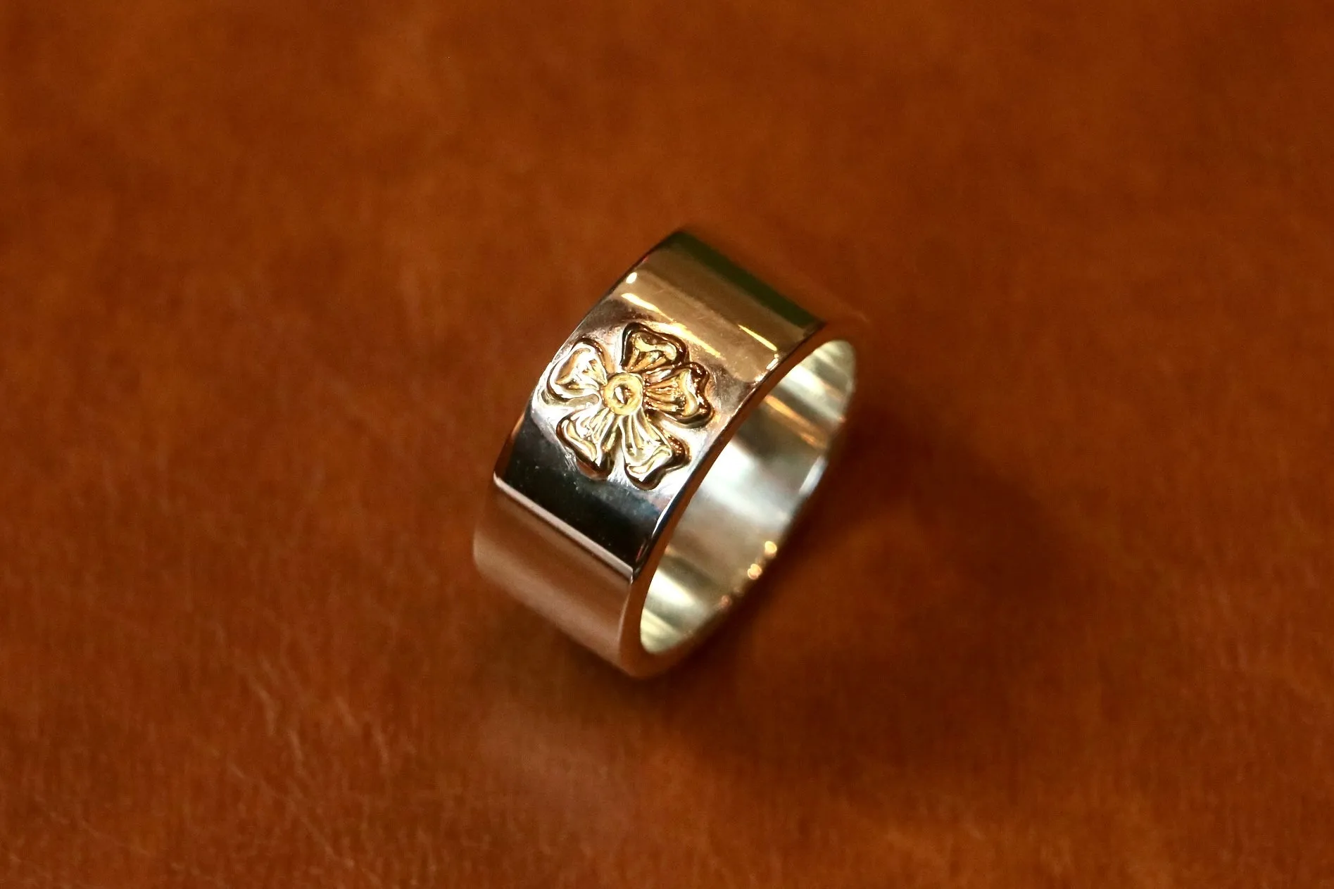 18K Gold Hana Flat Ring