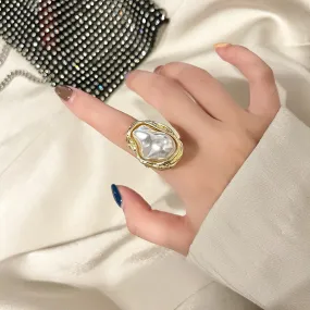Alien Pearl Baroque Pearl Exaggerated Ring