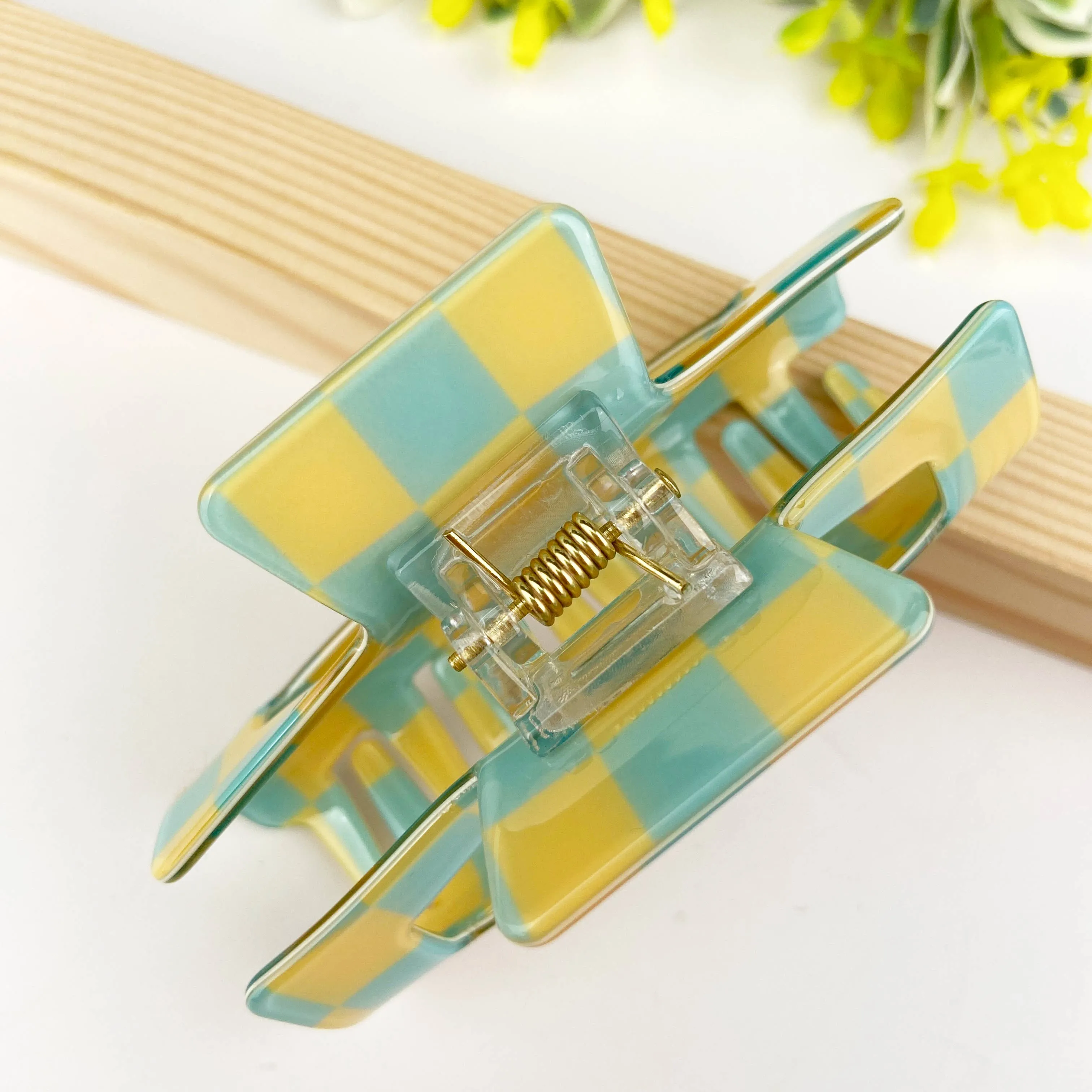 Checkerboard retro hair claw clip: Green yellow