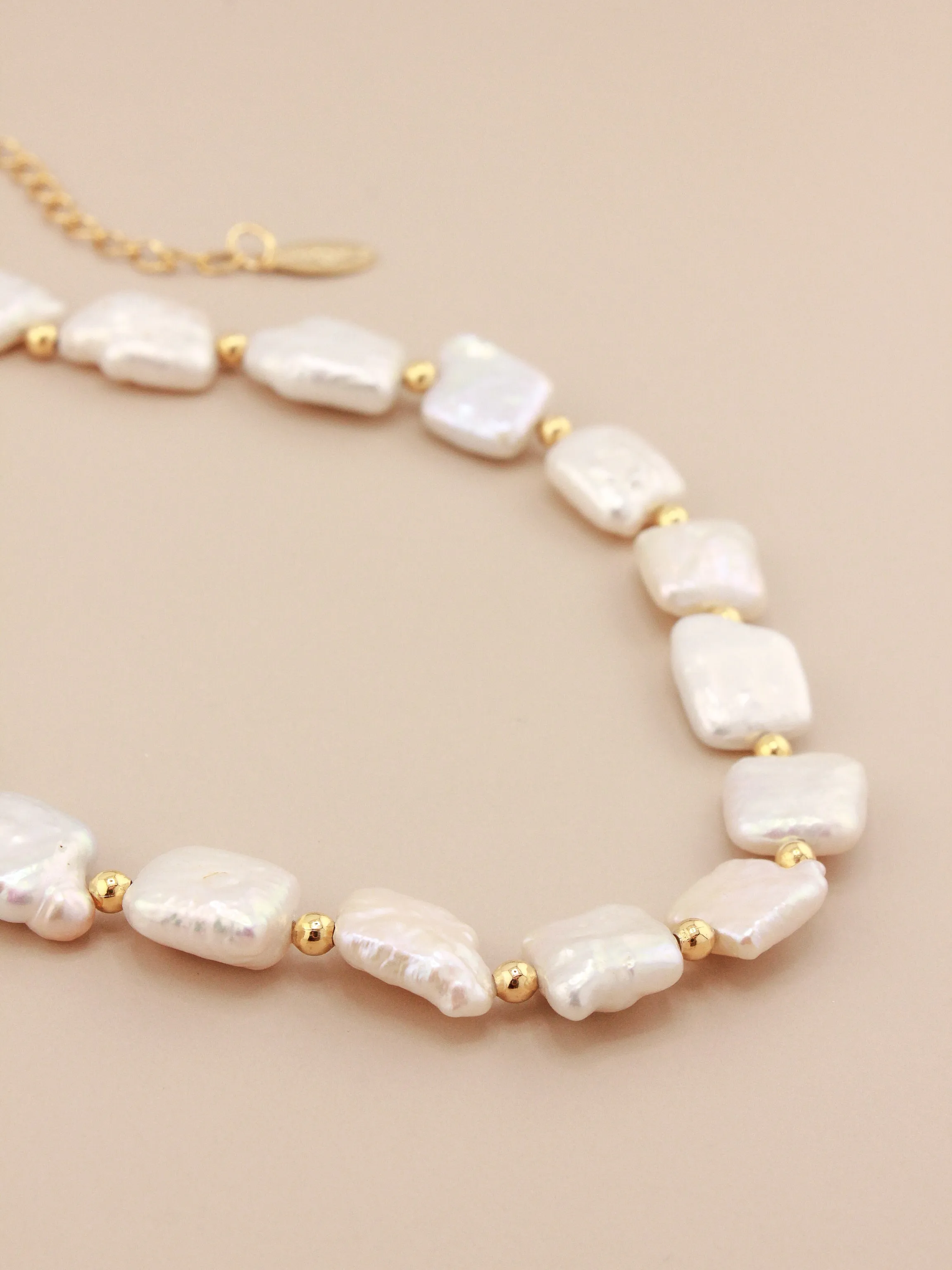 Flat Square Pearl Choker