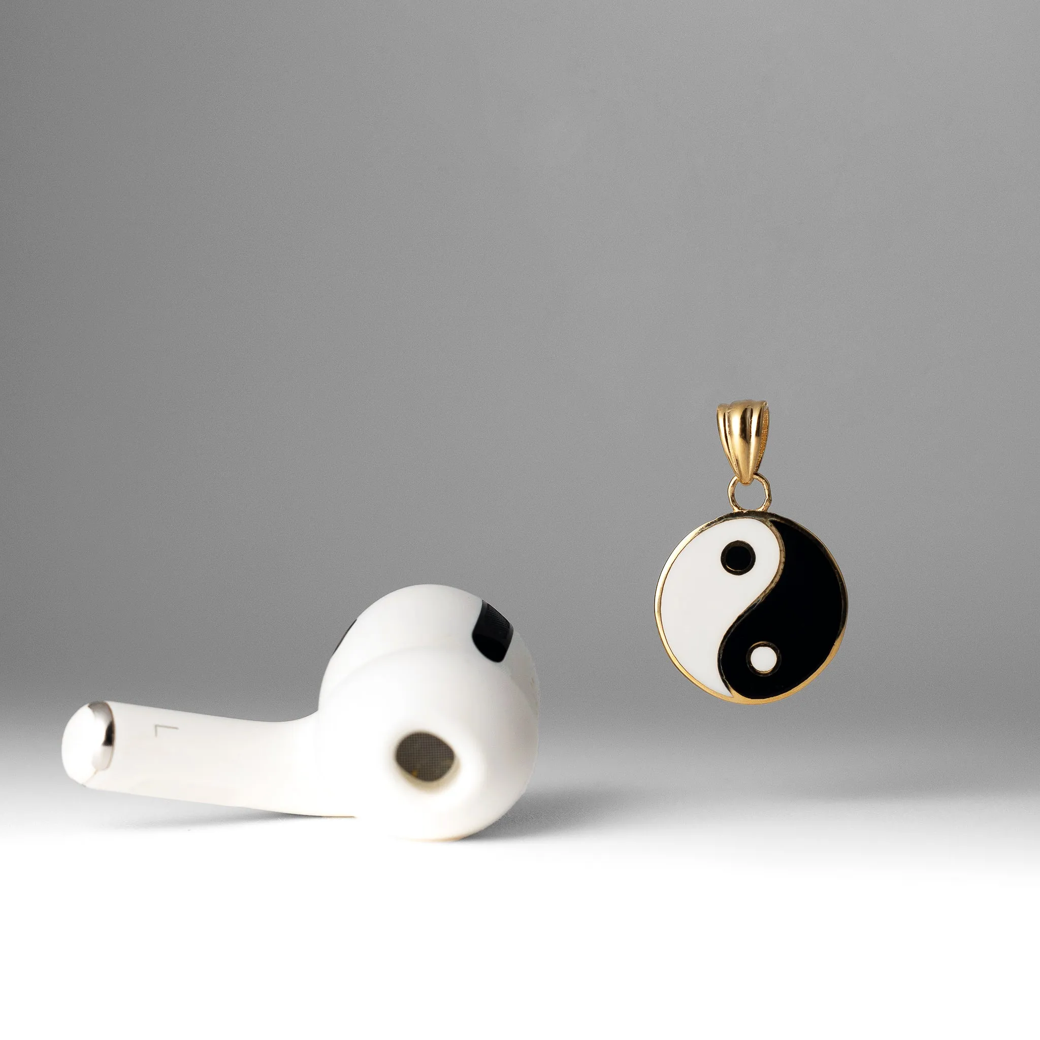 Gold Enamel Yin Yang Pendant Necklace – Model PT2520