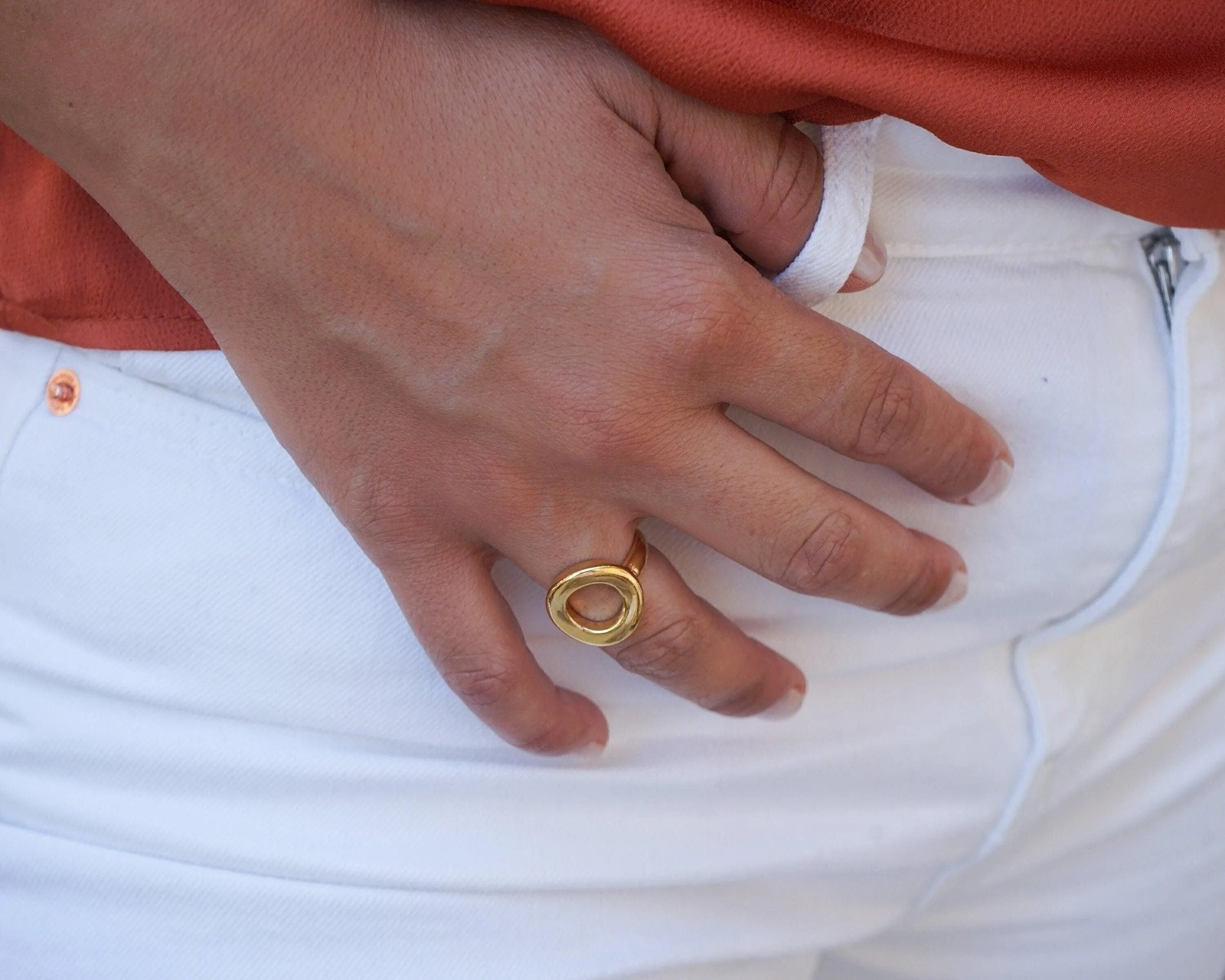 Gold Hollow Round Ring