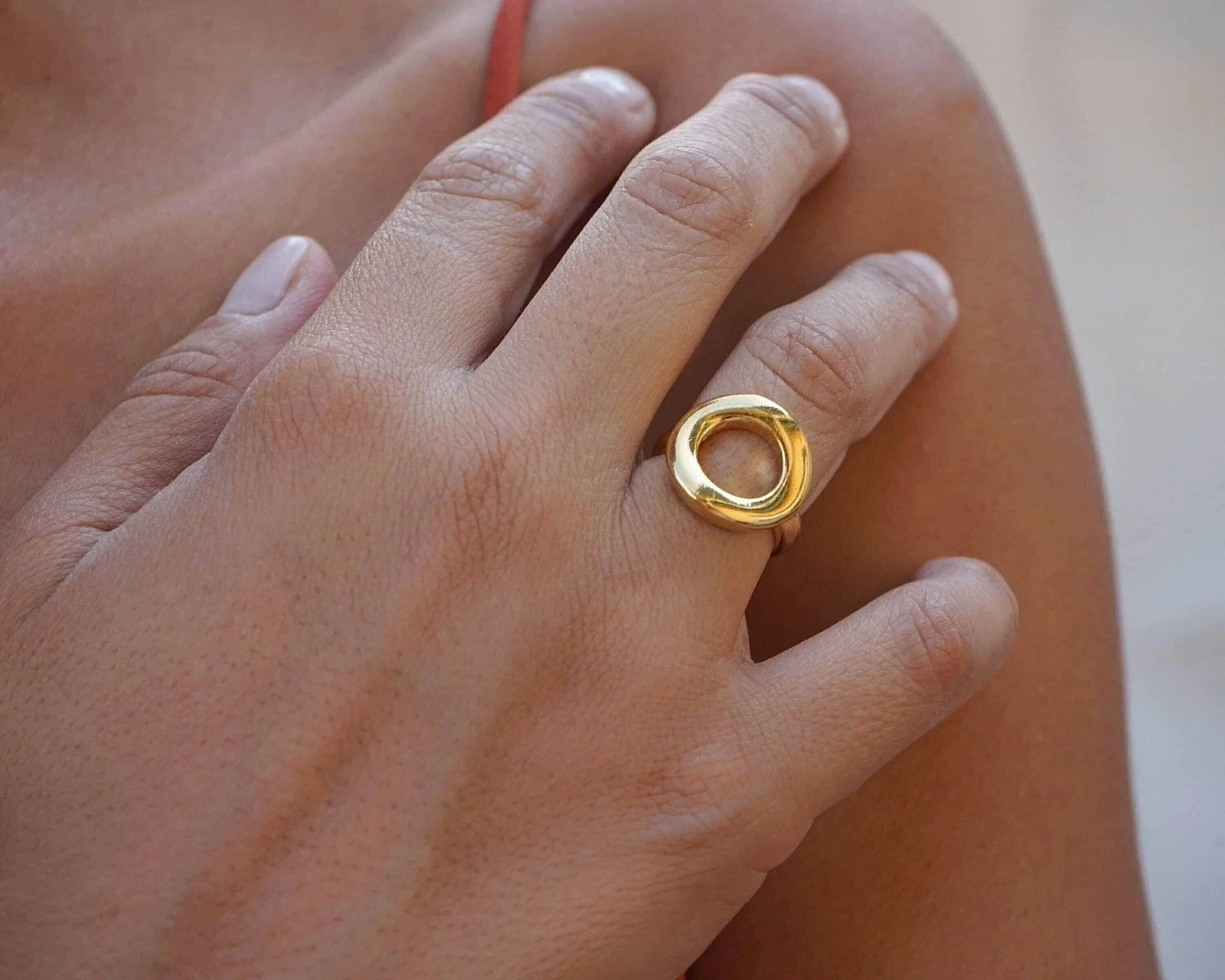 Gold Hollow Round Ring