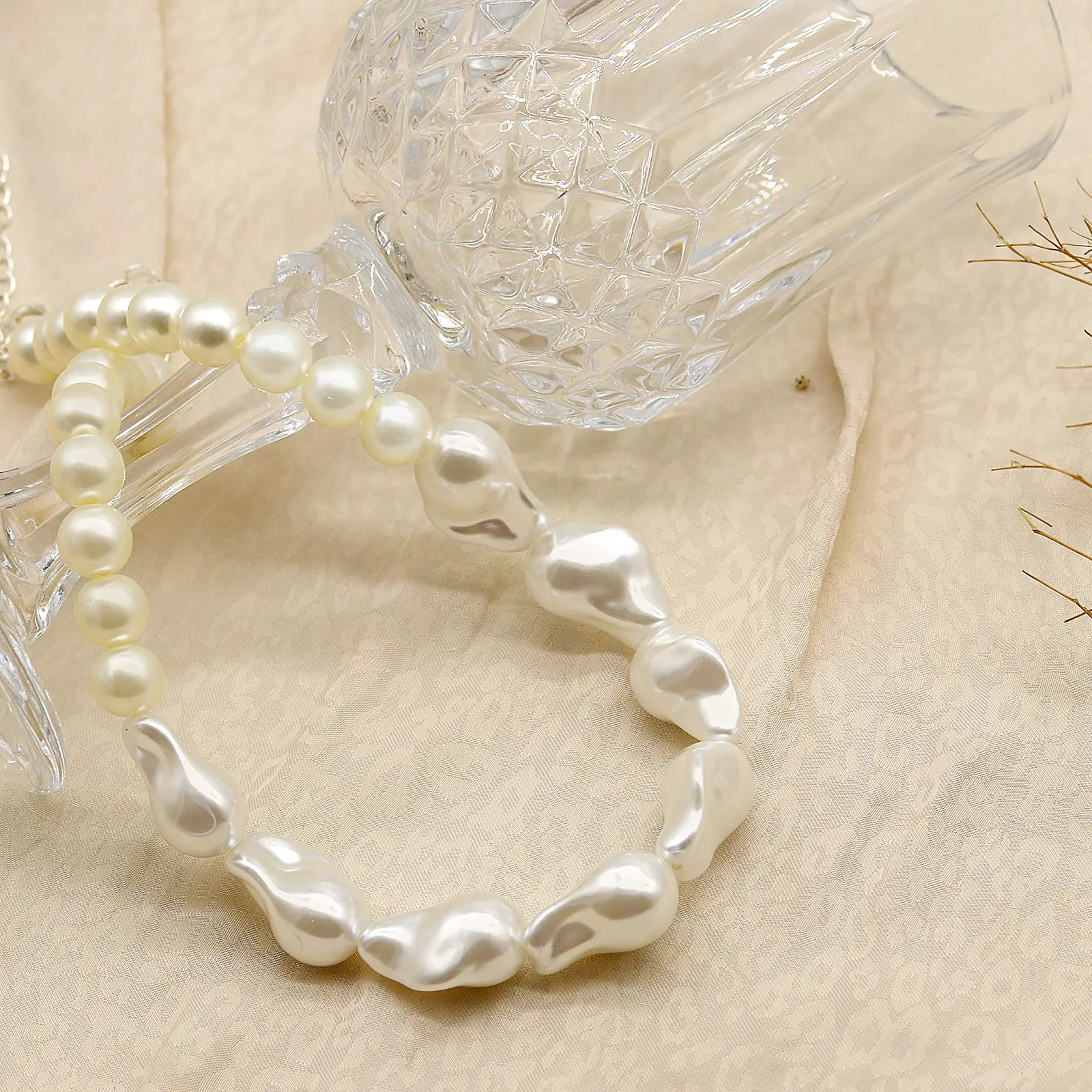 Joker & Witch Bewitching Pearl Choker Necklace for Women