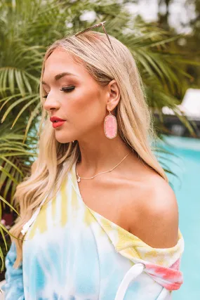 Kendra Scott Danielle Gold Statement Earrings in Iridescent Coral Illusion