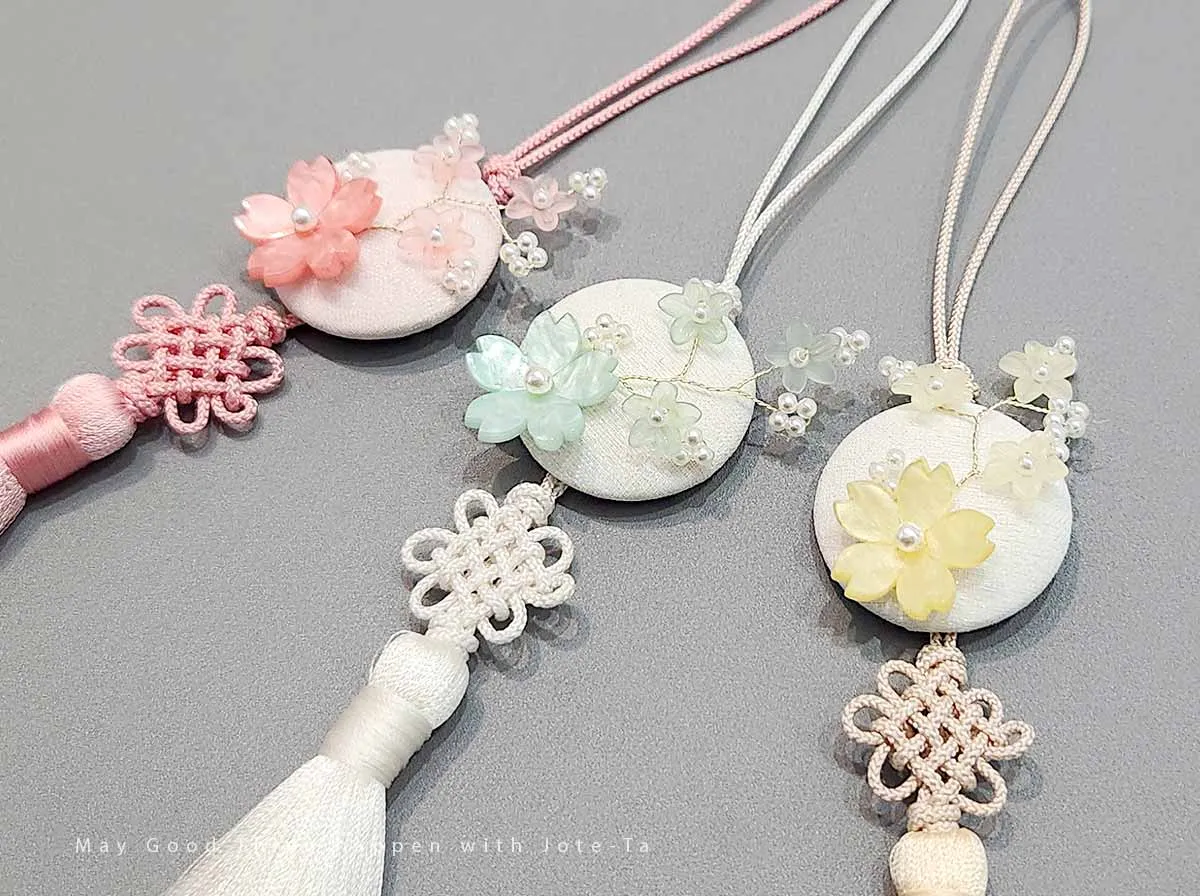 Mother of Pearl Flower Norigae (3 Colors)