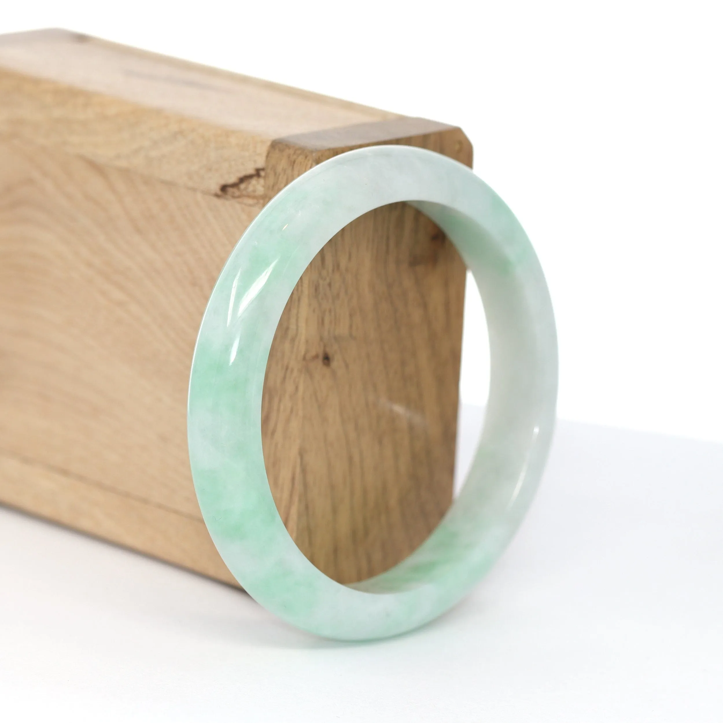 RealJade® Co. "Classic Bangle" Green Lavender Natural Jadeite Jade Bangle ( 55.84 mm ) #597