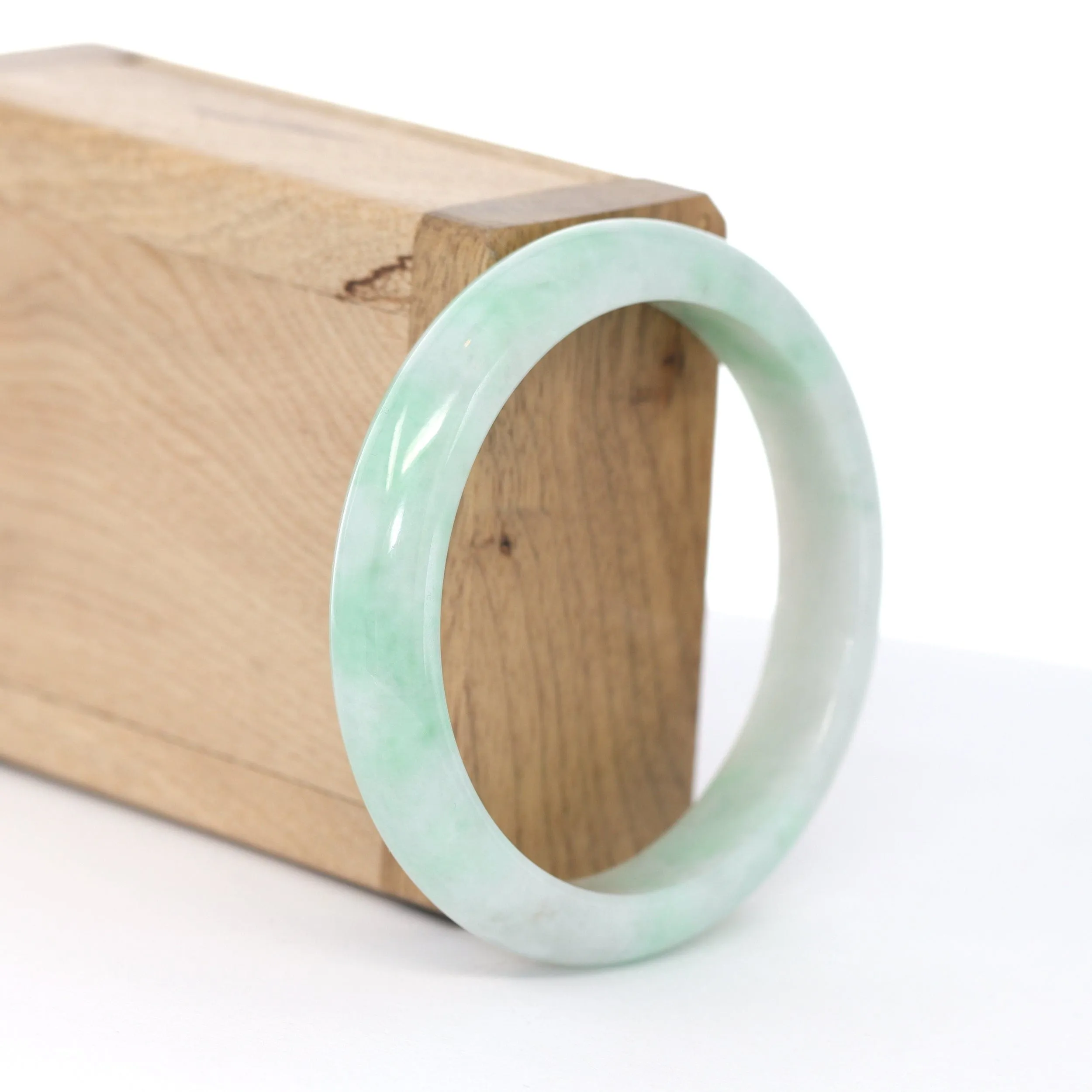 RealJade® Co. "Classic Bangle" Green Lavender Natural Jadeite Jade Bangle ( 55.84 mm ) #597