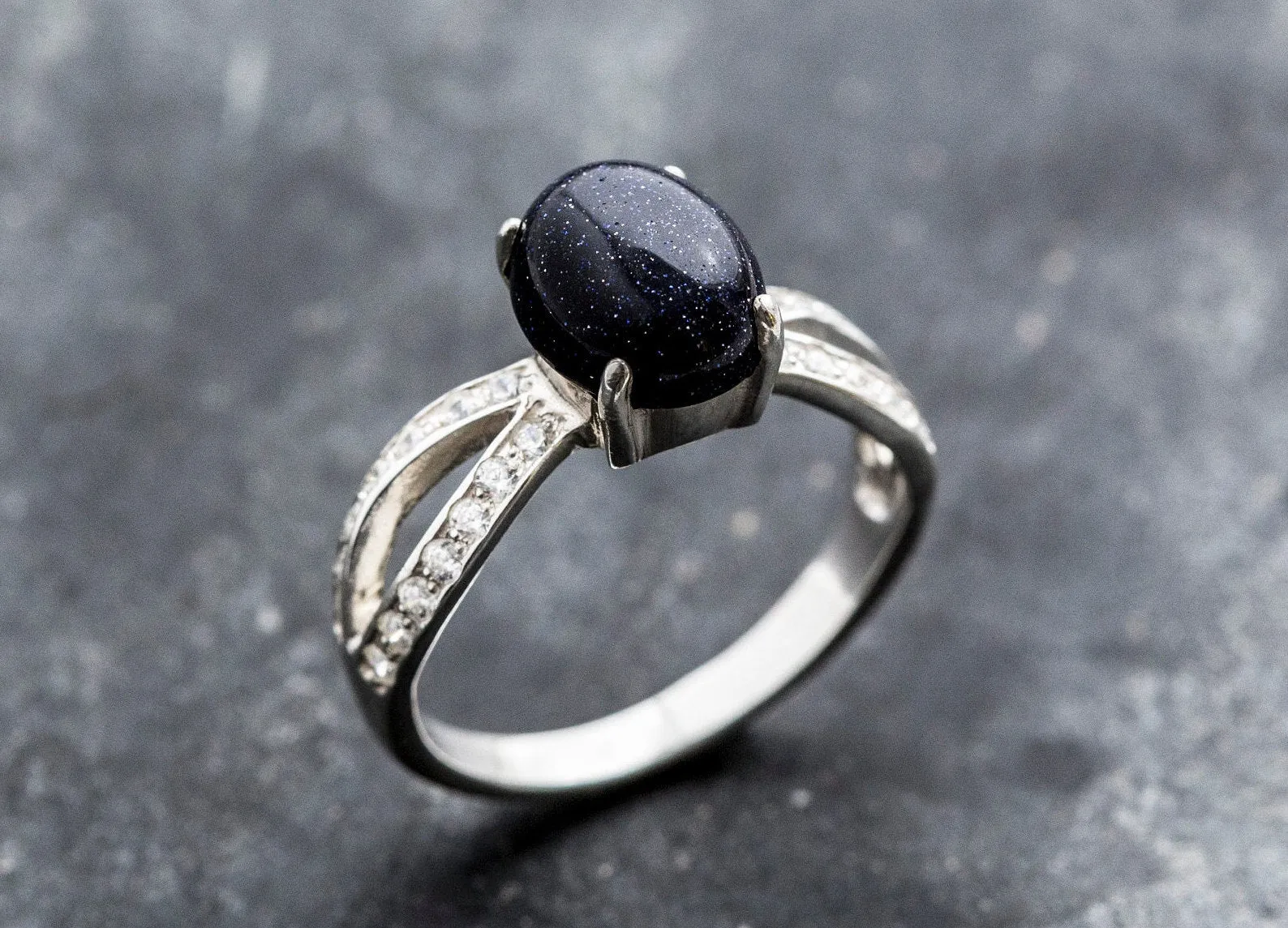 Sandstone Ring - Blue Classic Ring - Split Pave Band