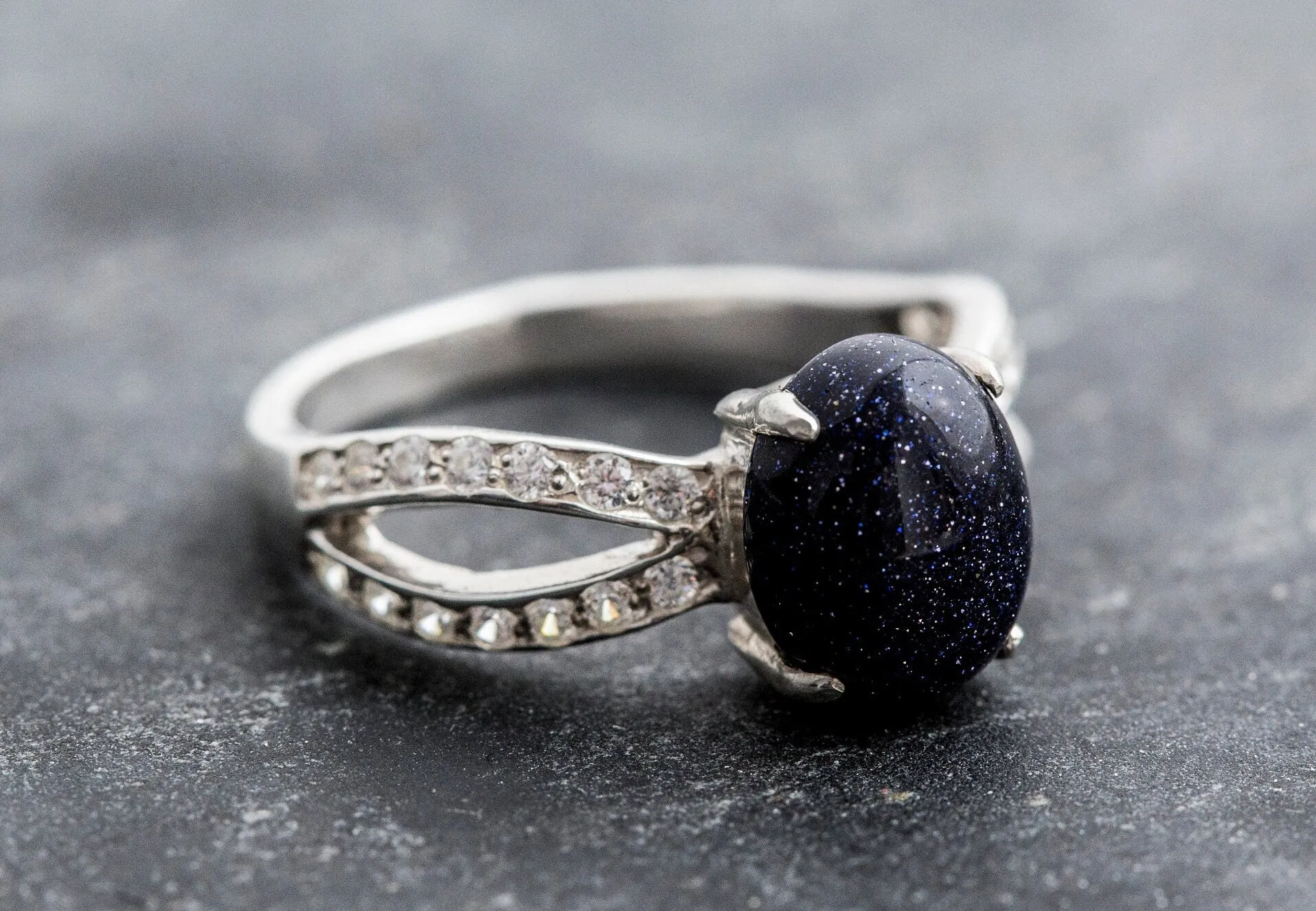 Sandstone Ring - Blue Classic Ring - Split Pave Band