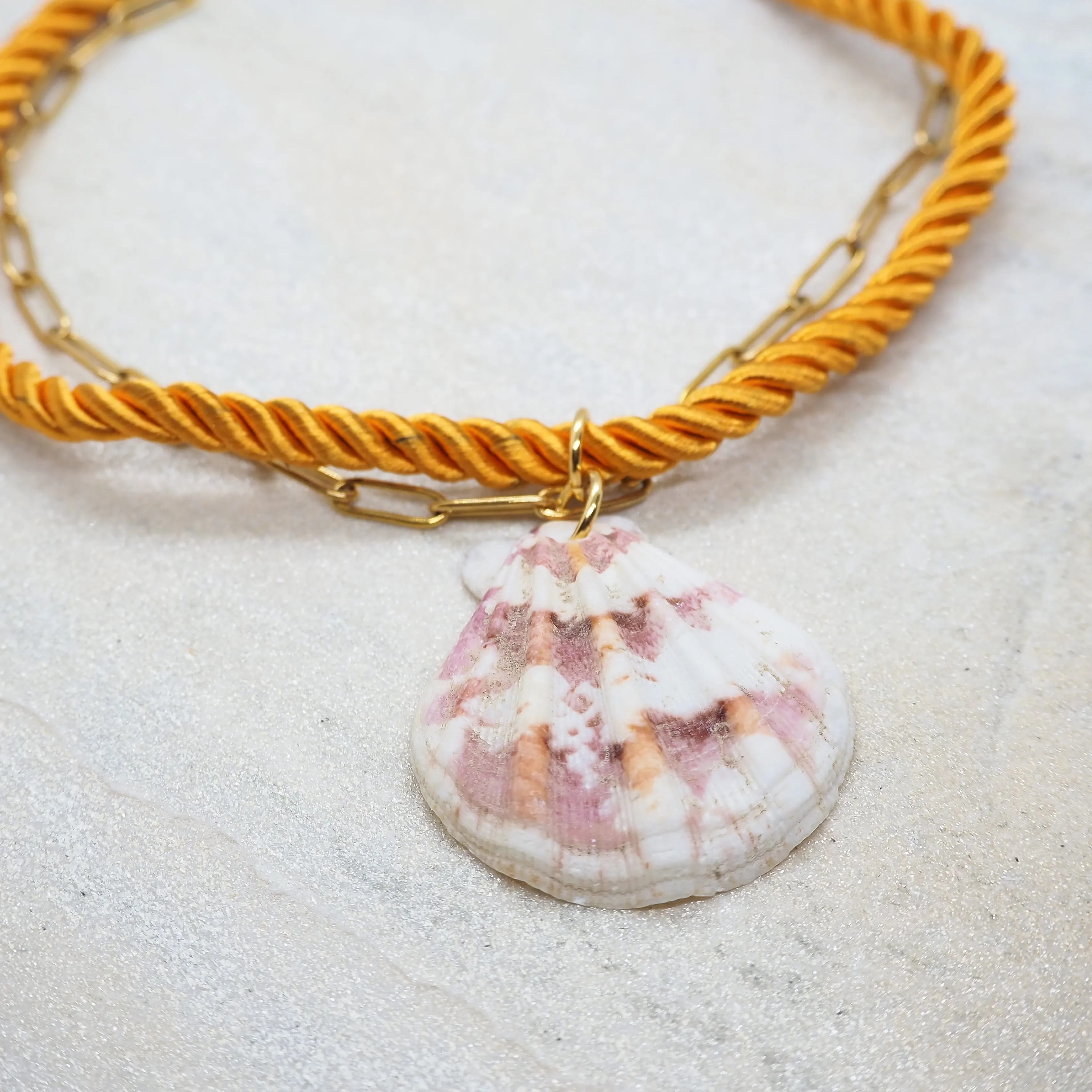 SHELLDEALER NECKLACE