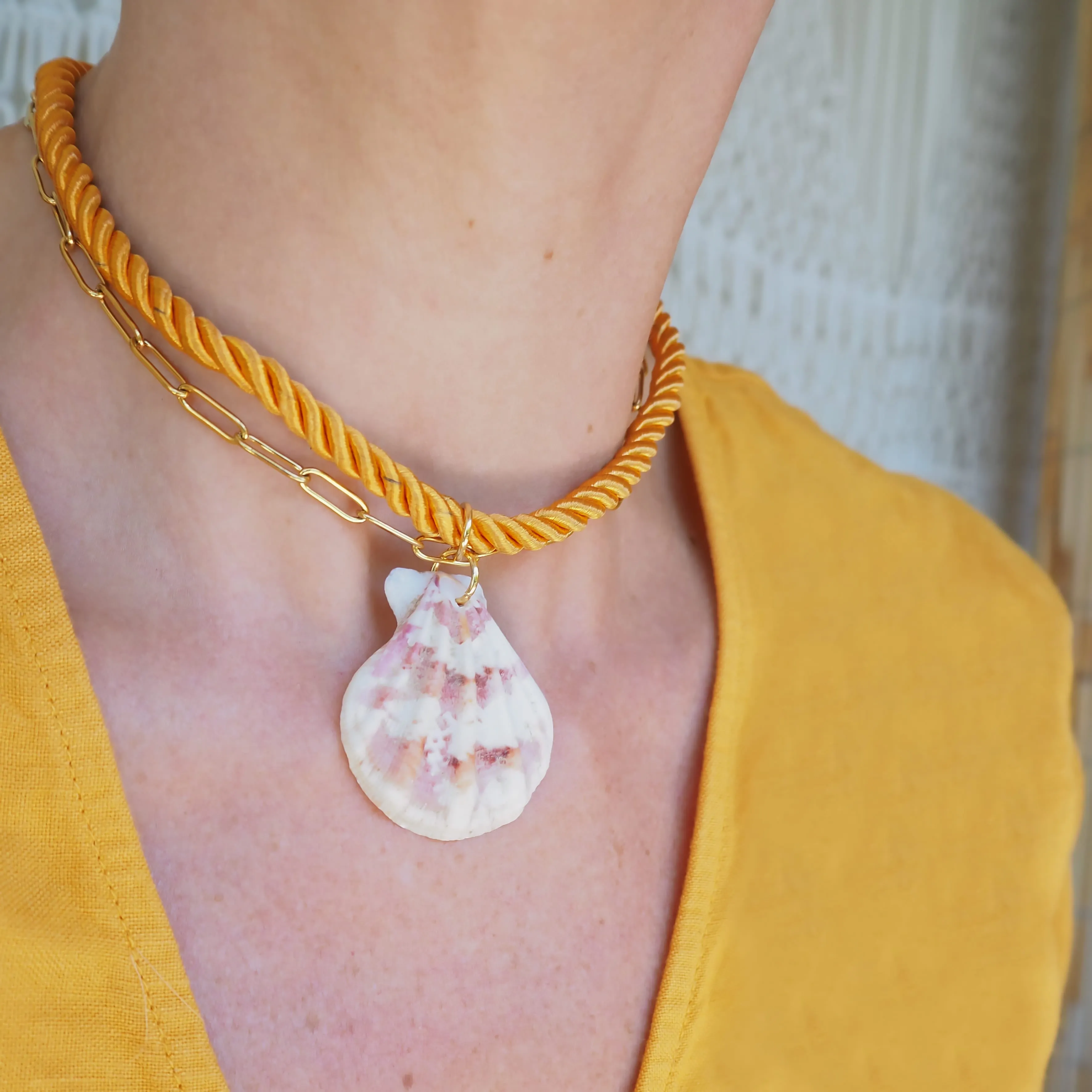 SHELLDEALER NECKLACE