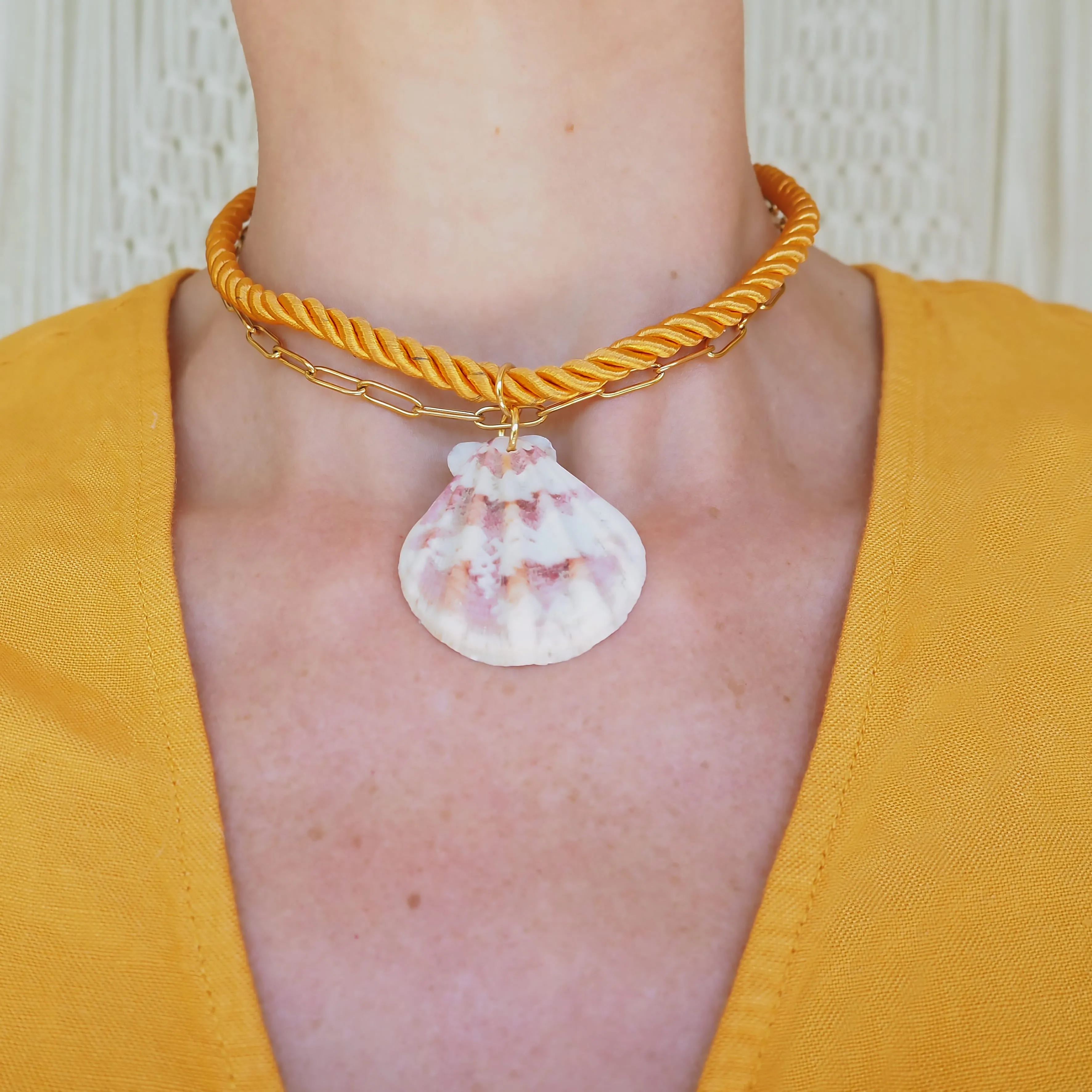 SHELLDEALER NECKLACE