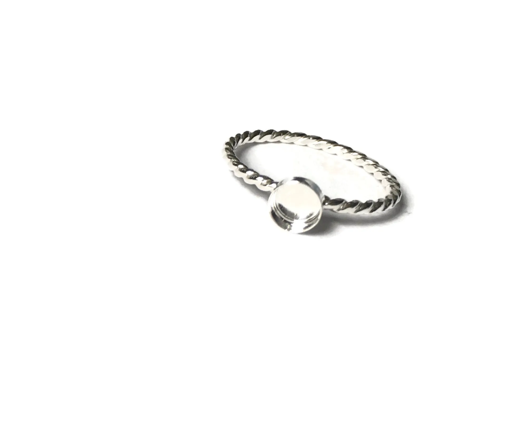 Twist Band Round Bezel Cup Ring Blank | 4 mm, 5 mm, 6 mm, 8 mm, 10 mm